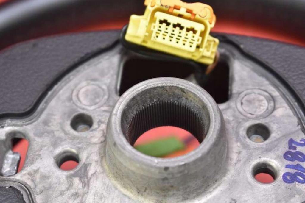 VW PASSAT B6 05-10 KOŽENÝ VOLANT MULTIFUNKČNÝ 3C0419091R