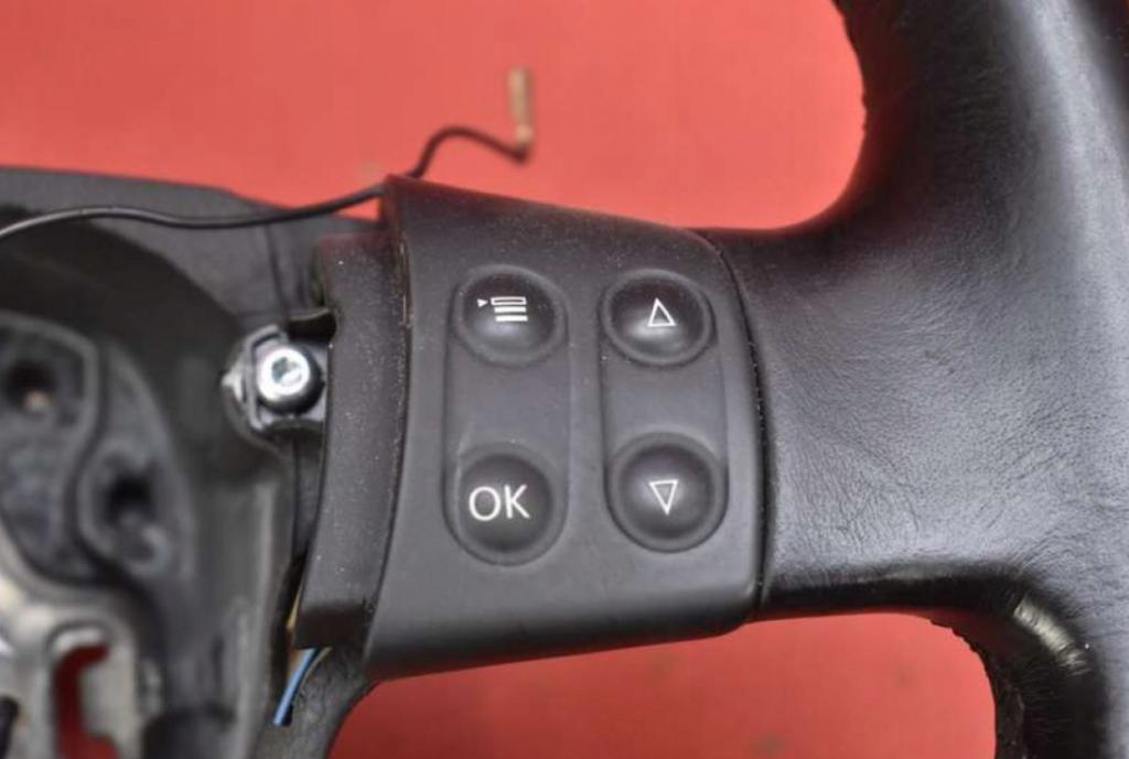 VW PASSAT B6 05-10 KOŽENÝ VOLANT MULTIFUNKČNÝ 3C0419091R