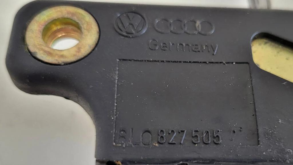Audi A3 8L 1996-2003 zámok kufrové dvere zadné 8L0827505