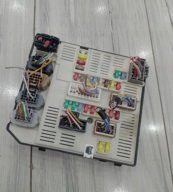 Renault MEGANE III Modul Skrinka poistková USM  284B60168R