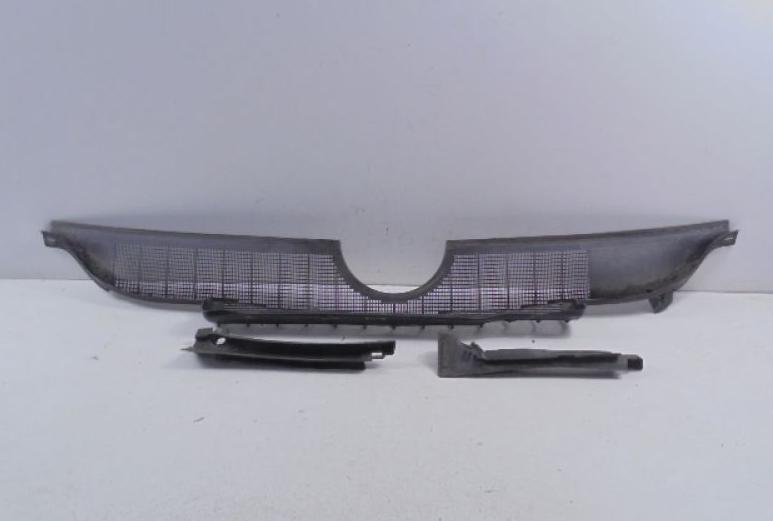 MERCEDES-BENZ 190 (W201) 1982 - 1993 D 2.5 (201.126) 66 kWTorpédo, plast pod čelné okno 2018360402