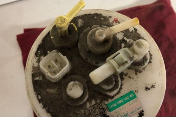 Honda Civic VIII  1,8  Pumpa paliva vnútorná  (Palivové pumpy, čerpadlá, plaváky) 17708SMGE02M1 1019620550