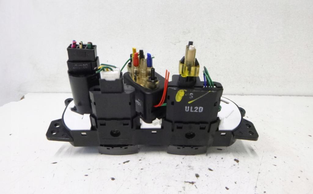 HYUNDAI COUPE (RD) COUPE 2002 79,00 1.6 i 16V - G4ED-G 1599,00 Panel kúrenia KLIMATIZACE: