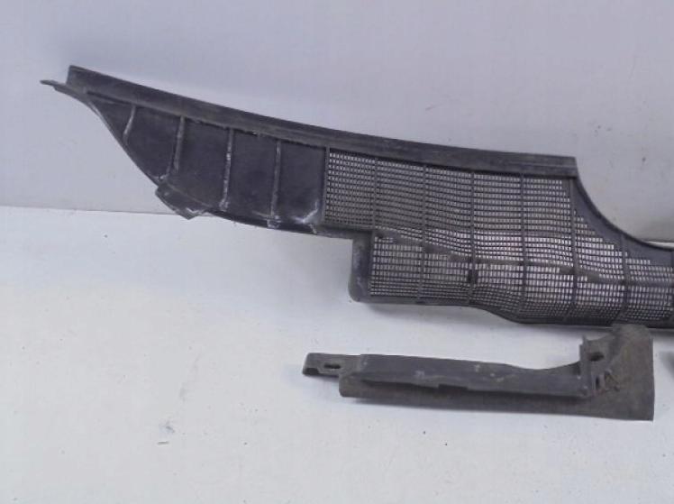 MERCEDES-BENZ 190 (W201) 1982 - 1993 D 2.5 (201.126) 66 kWTorpédo, plast pod čelné okno 2018360402