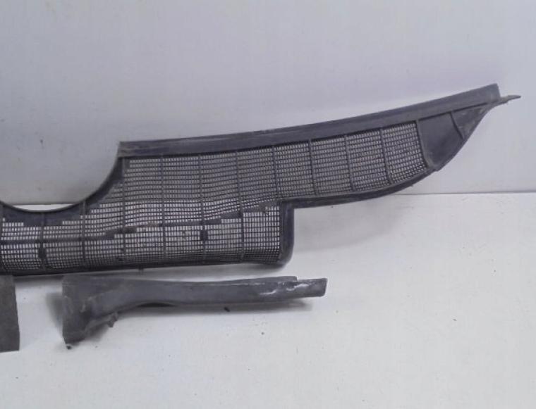 MERCEDES-BENZ 190 (W201) 1982 - 1993 D 2.5 (201.126) 66 kWTorpédo, plast pod čelné okno 2018360402