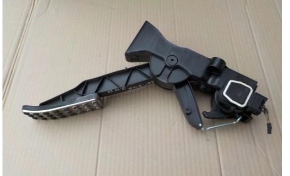 Mercedes A-klasa 2006 pedal Plyn: A1693000504