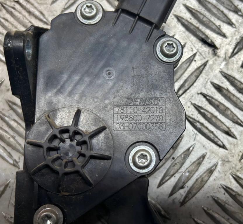 Toyota Rav4 III 2005-2012 3.5 V6 272 HP automatic 200 kW 3478 cm3 5- pedále 78110-42010 (Pedále)