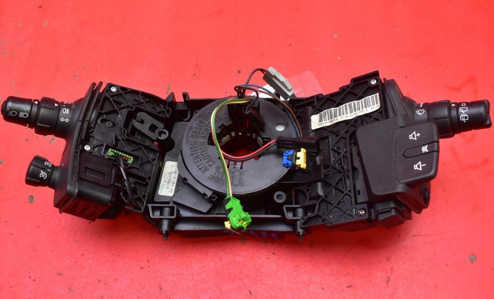 RENAULT SCÉNIC II 2003 - 2010 1.6 83 kW  2003 - 2006  Krúžok, slimák airbag 61880052