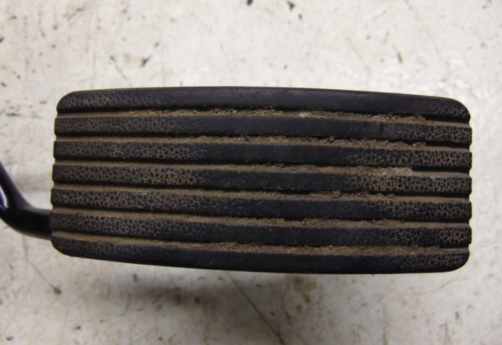 Mitsubishi Grandis  2006 100 kW 2.0TDI DID 136KM 03-11 2000 Potenciometer plynového pedálu APM30-005