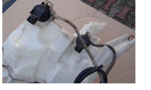 Toyota RAV4 II  2004 85 kW LIFT 2.0D-4D 116KM 00-05 2000 Nádržka ostrekovačov 060851-139