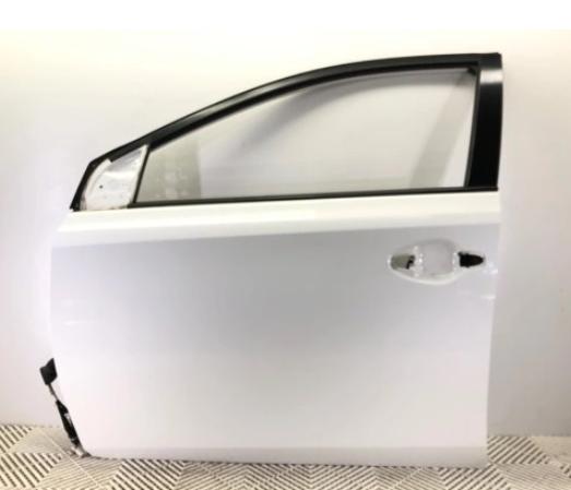 TOYOTA AURIS II Kombi 13-18  Dvere predný ľave  (Ostatné)