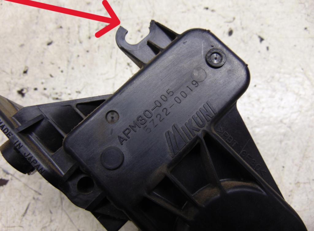 Mitsubishi Grandis  2006 100 kW 2.0TDI DID 136KM 03-11 2000 Potenciometer plynového pedálu APM30-005