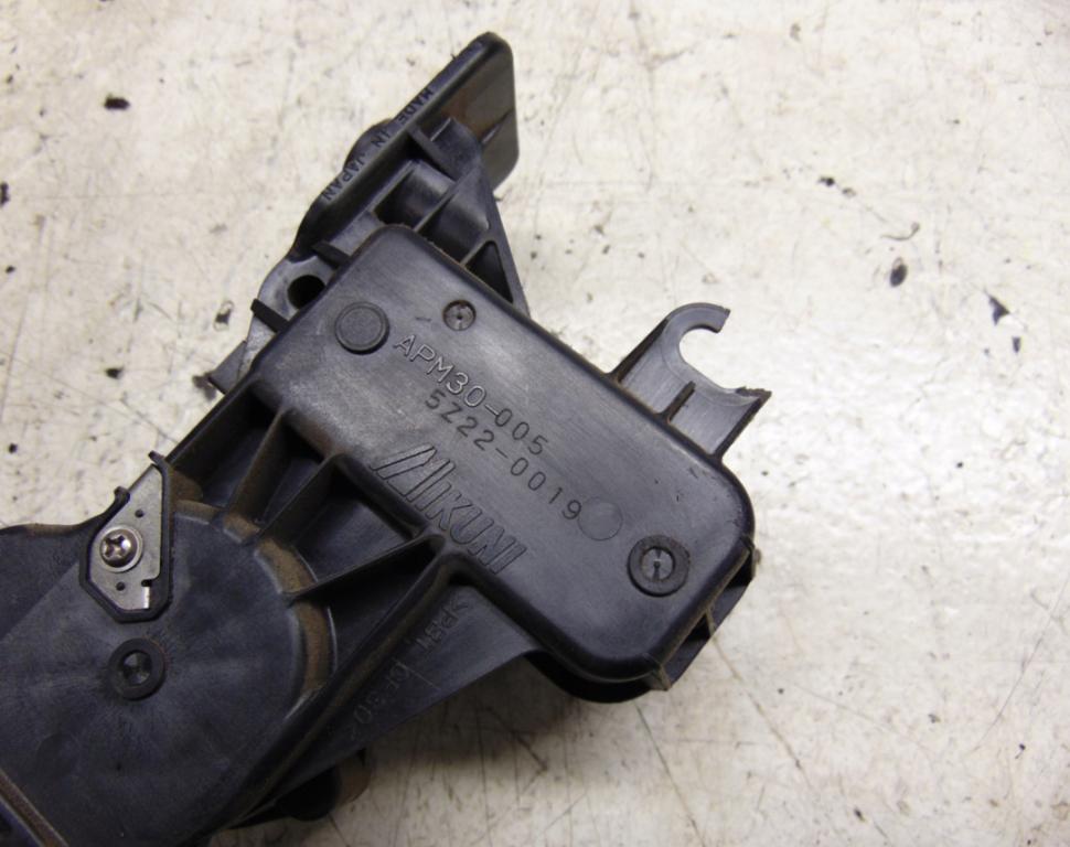 Mitsubishi Grandis  2006 100 kW 2.0TDI DID 136KM 03-11 2000 Potenciometer plynového pedálu APM30-005