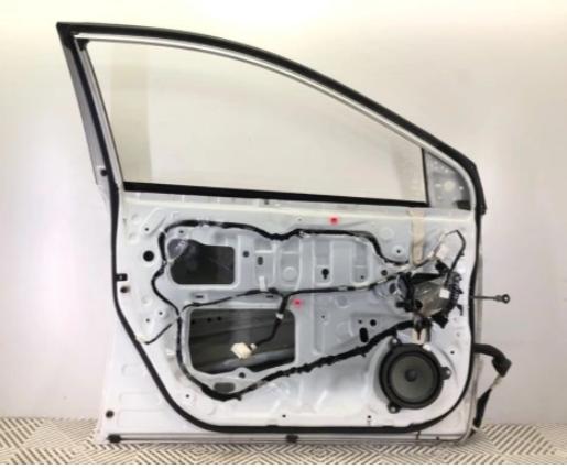 TOYOTA AURIS II Kombi 13-18  Dvere predný ľave  (Ostatné)