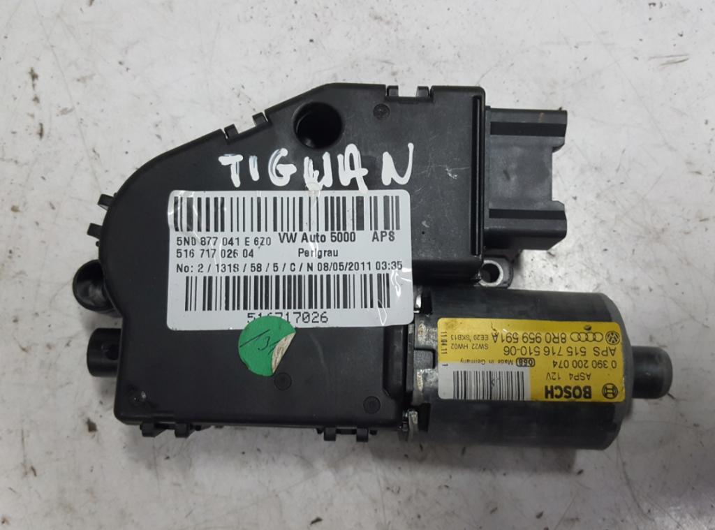 Motorček strešného okna VW TIGUAN I Q5 8R0959591A