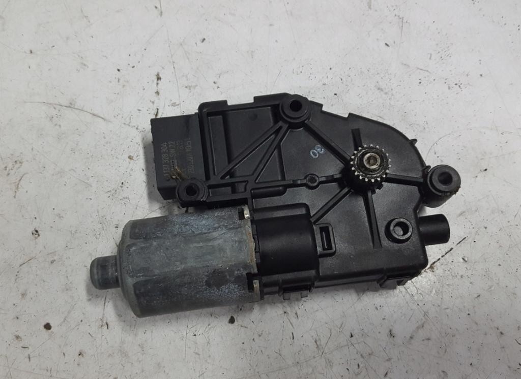 Motorček strešného okna VW TIGUAN I Q5 8R0959591A
