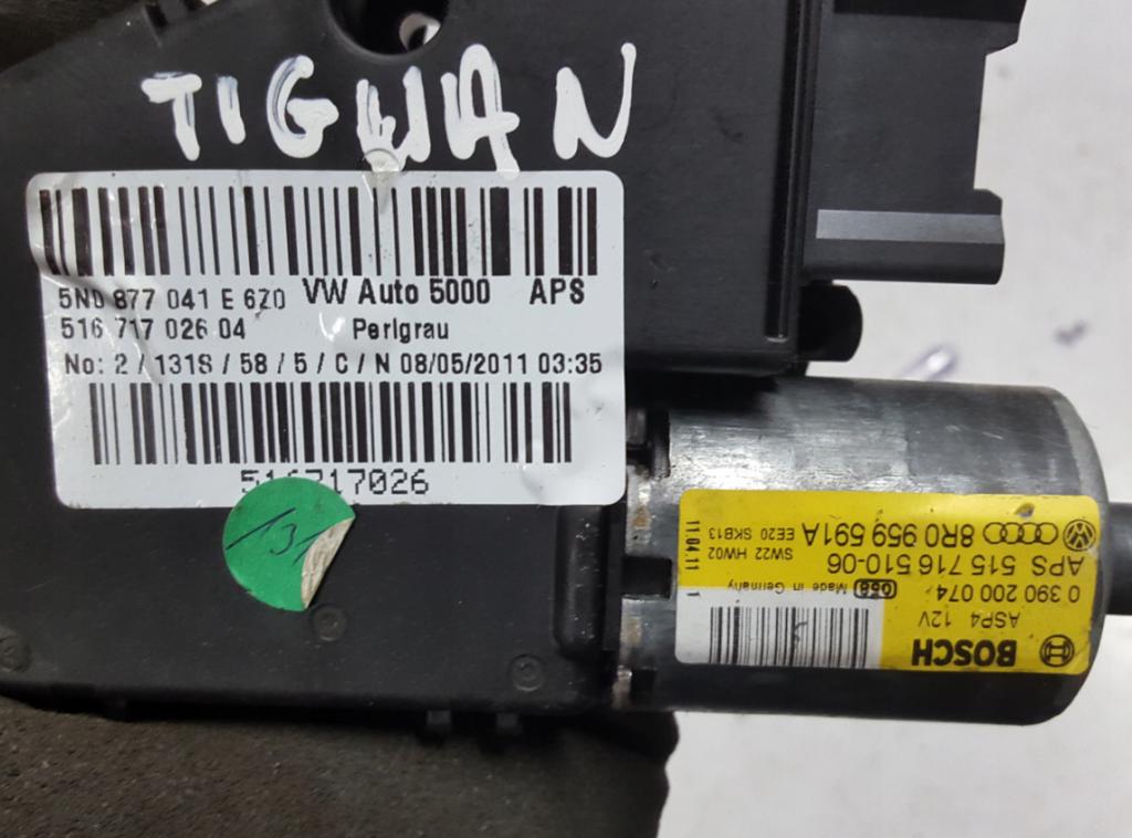 Motorček strešného okna VW TIGUAN I Q5 8R0959591A