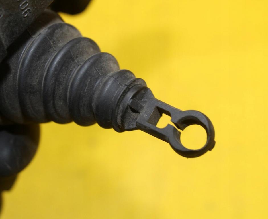 VW LT 28-35 II Autobus (2DB, 2DE, 2DK) 1996 - 2006    2.5 TDI 80 kW [109 KM] olej napędowy 1999 - 2006  Potenciometer plynového pedálu 9013011640 (Pedále)