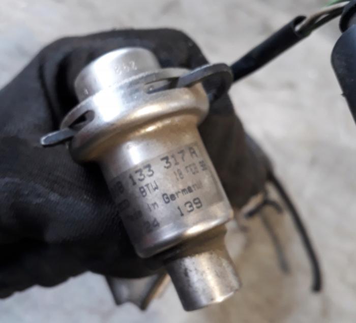 VW PASSAT B5 (3B2) 1996 - 2001    1.6 74 kW [101 KM] benzyna 1996 - 2000  Lišta vstrekovacia 06B133317A (Vstrekovacie lišty)