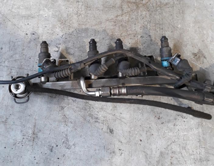 VW PASSAT B5 (3B2) 1996 - 2001    1.6 74 kW [101 KM] benzyna 1996 - 2000  Lišta vstrekovacia 06B133317A (Vstrekovacie lišty)