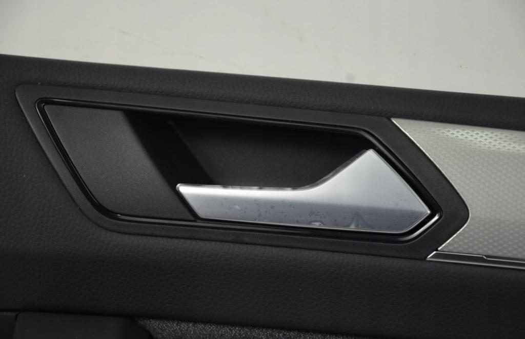 VW TOURAN 5TA ČALÚNENIE DVERÍ PREDNÉ ZADNÉ 5TA867012 5TA867011
