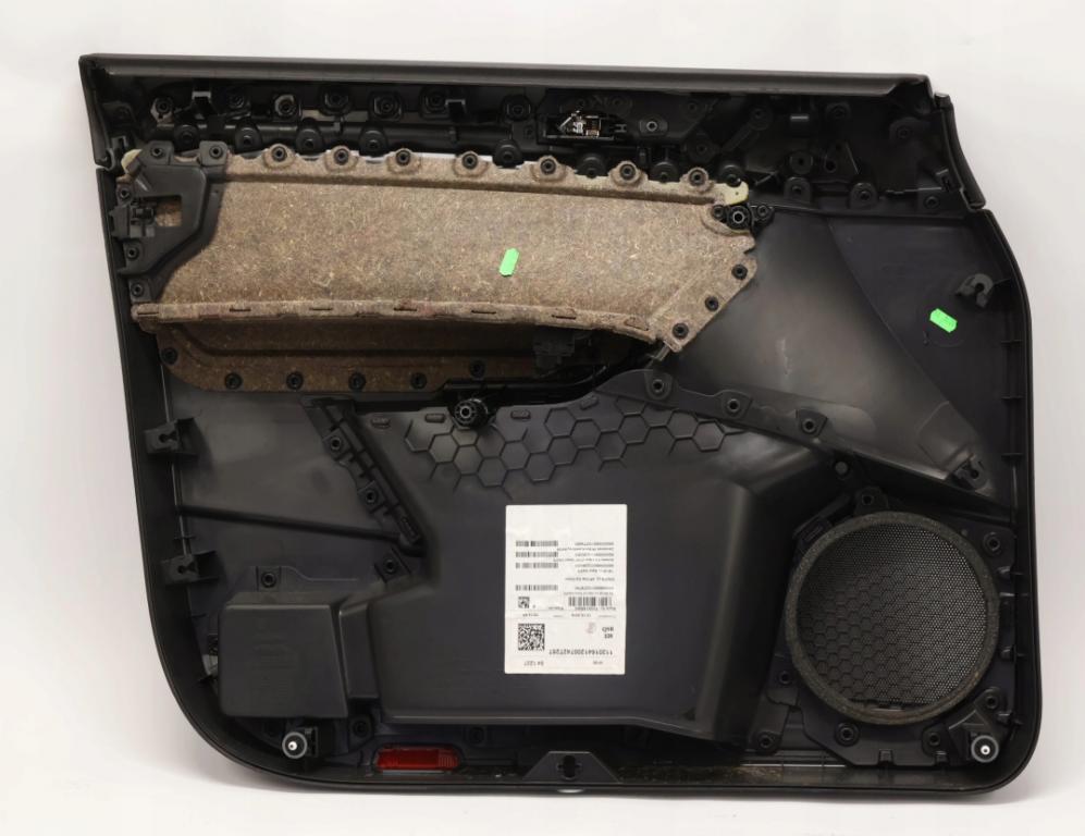 VW Touran 5TA  tapicir predných pravých dverí