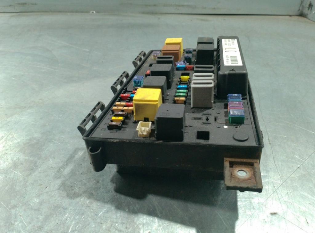 OPEL ZAFIRA B Nadwozie pełne/minivan (A05) 2005 - 2015    1.7 CDTI VAN (M75) 92 kW [125 KM] olej napędowy 20  Skrinka poistková 13268306LQ (Poistkové skrinky)