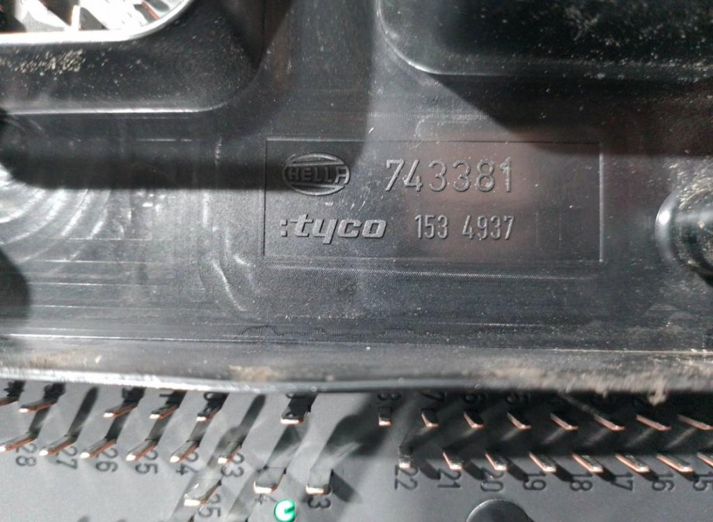 OPEL ZAFIRA B Nadwozie pełne/minivan (A05) 2005 - 2015    1.7 CDTI VAN (M75) 92 kW [125 KM] olej napędowy 20  Skrinka poistková 13268306LQ (Poistkové skrinky)