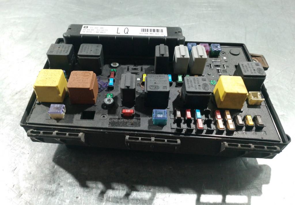 OPEL ZAFIRA B Nadwozie pełne/minivan (A05) 2005 - 2015    1.7 CDTI VAN (M75) 92 kW [125 KM] olej napędowy 20  Skrinka poistková 13268306LQ (Poistkové skrinky)