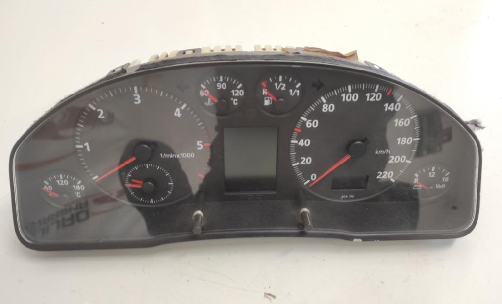 Audi A4 B5  1997 81 kW KOMBI 5D 1.9TDI Prístrojovka 8D0919034E