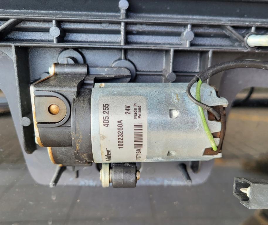 Iveco Stralis AS440S45 07-13 332 kW (450KM) strešné okno