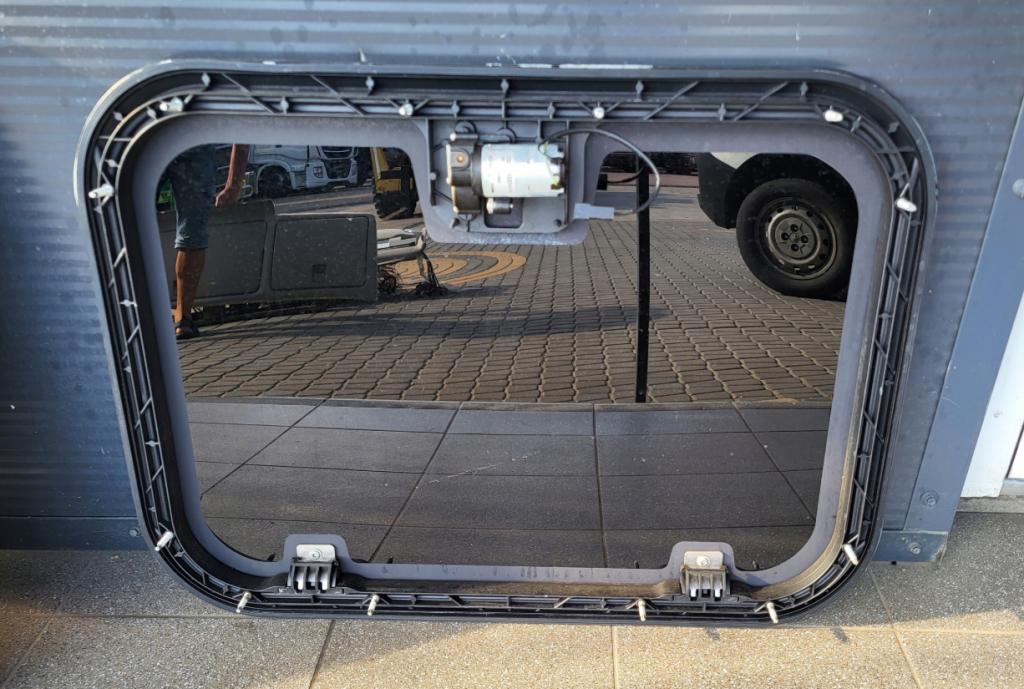 Iveco Stralis AS440S45 07-13 332 kW (450KM) strešné okno