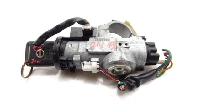 Nissan Qashqai 06-13 2.0 dci 150 HP manual 110 kW 1995 cm3 5- Spínačka 2004DJ0978