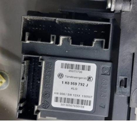 SKODA OCTAVIA II Mechanizmus predný pravy  1K0959792J 1T0959702D
