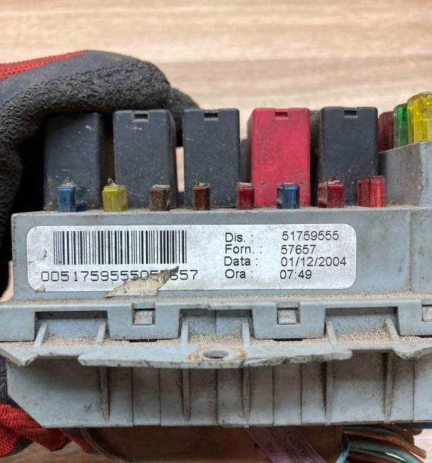 FIAT STILO Multi Wagon (192_) 2003 - 2008    1.9 JTD 85 kW [115 KM] olej napędowy 2003 - 2008  Skrinka poistková 51759555 (Poistkové skrinky)