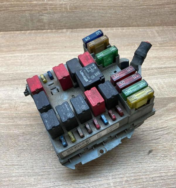 FIAT STILO Multi Wagon (192_) 2003 - 2008    1.9 JTD 85 kW [115 KM] olej napędowy 2003 - 2008  Skrinka poistková 51759555 (Poistkové skrinky)