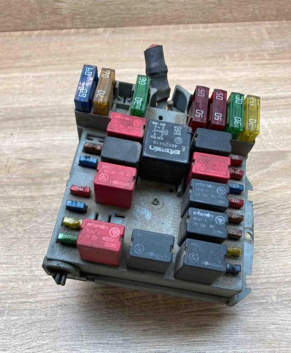 FIAT STILO Multi Wagon (192_) 2003 - 2008    1.9 JTD 85 kW [115 KM] olej napędowy 2003 - 2008  Skrinka poistková 51759555 (Poistkové skrinky)