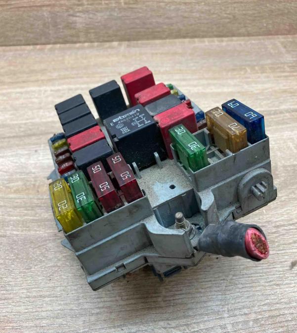 FIAT STILO Multi Wagon (192_) 2003 - 2008    1.9 JTD 85 kW [115 KM] olej napędowy 2003 - 2008  Skrinka poistková 51759555 (Poistkové skrinky)