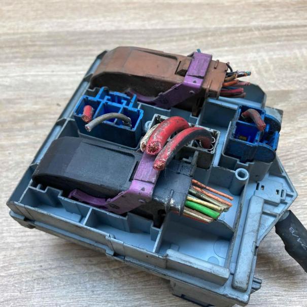 FIAT STILO Multi Wagon (192_) 2003 - 2008    1.9 JTD 85 kW [115 KM] olej napędowy 2003 - 2008  Skrinka poistková 51759555 (Poistkové skrinky)