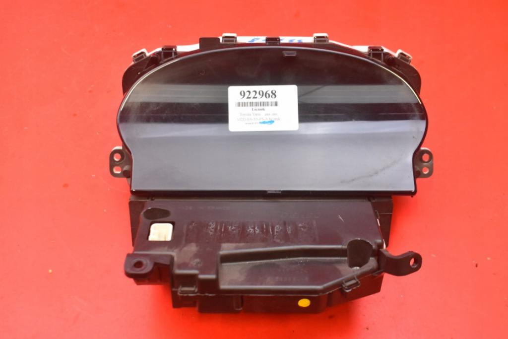TOYOTA YARIS (_P1_) 1999 - 2005    1.0 (SCP10_) 48 kW [65 KM] benzyna 2003 - 2005  Prístrojovka 21655864-5 (Prístrojové dosky, displeje)