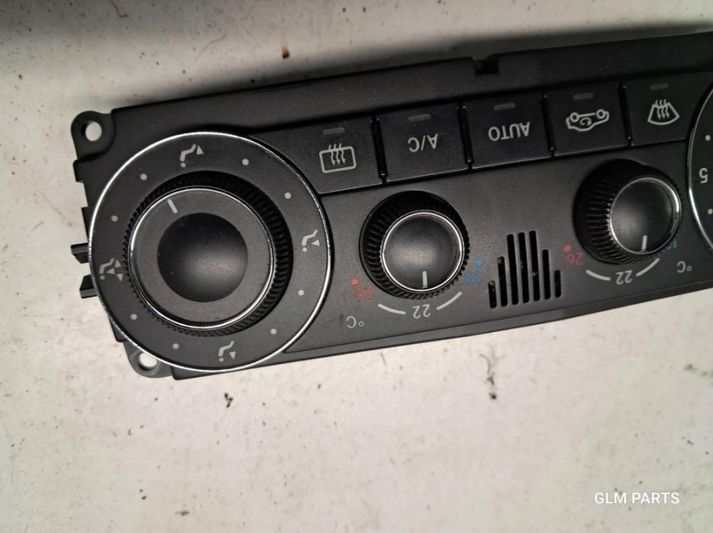 MERCEDES-BENZ C200 KOMPRESSOR W203 C SPORT COUPE 2006 163 kW W203 C SPORT COUPE 1796 Panel ovládania kúrenia KLIMATYZACJI A2038304085