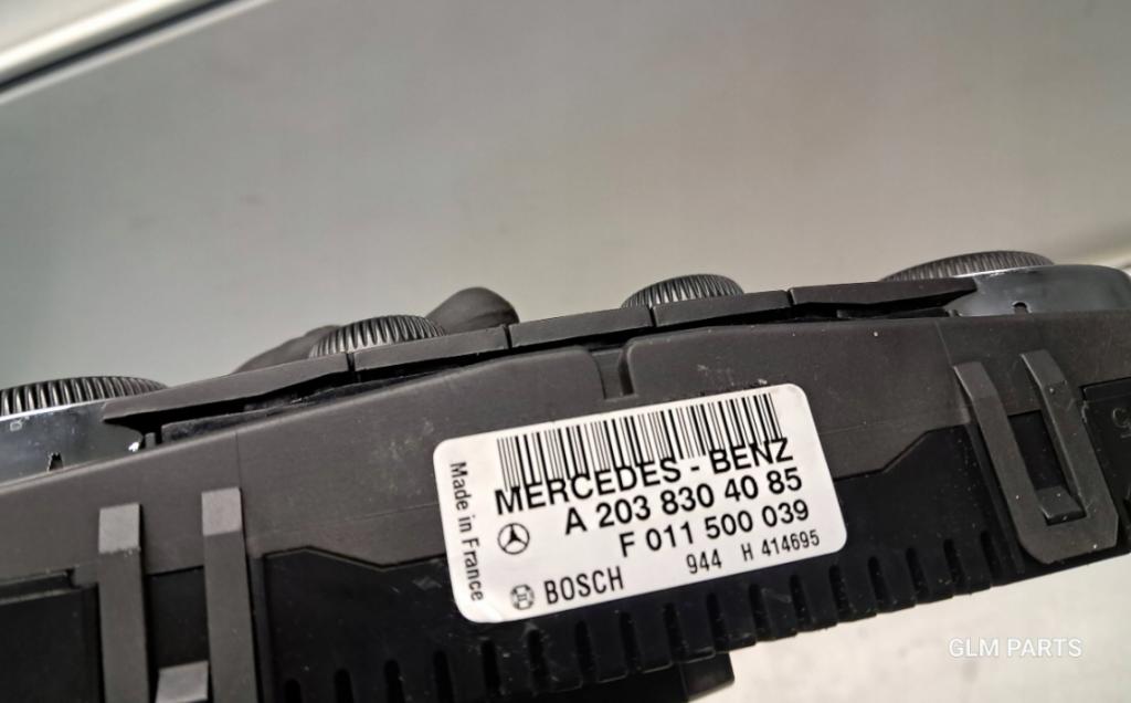 MERCEDES-BENZ C200 KOMPRESSOR W203 C SPORT COUPE 2006 163 kW W203 C SPORT COUPE 1796 Panel ovládania kúrenia KLIMATYZACJI A2038304085