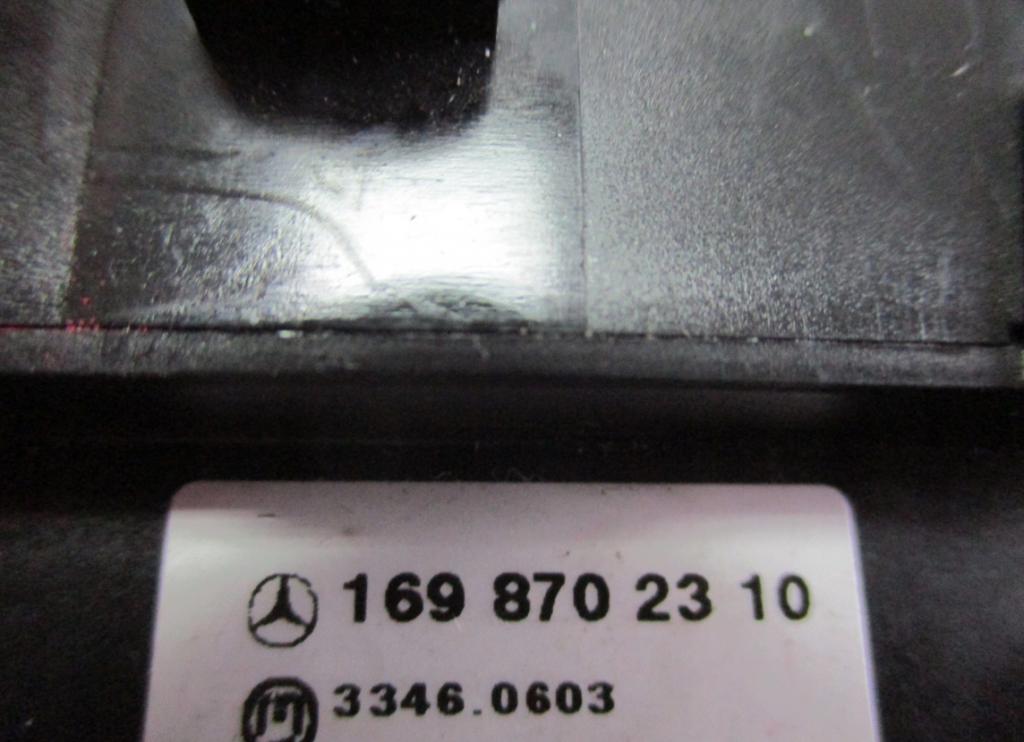 MERCEDES-BENZ A180 CDI   2009 109 kW      1991 prepínač ohrievania, vyhrievania sedačky 1698702310