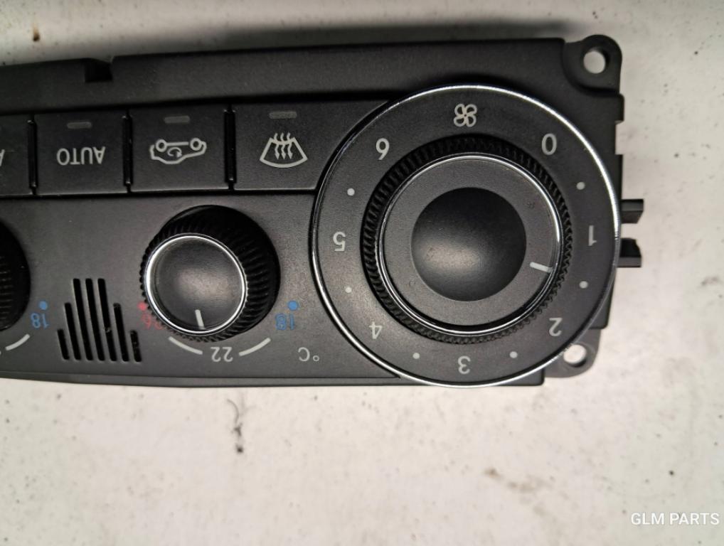 MERCEDES-BENZ C200 KOMPRESSOR W203 C SPORT COUPE 2006 163 kW W203 C SPORT COUPE 1796 Panel ovládania kúrenia KLIMATYZACJI A2038304085