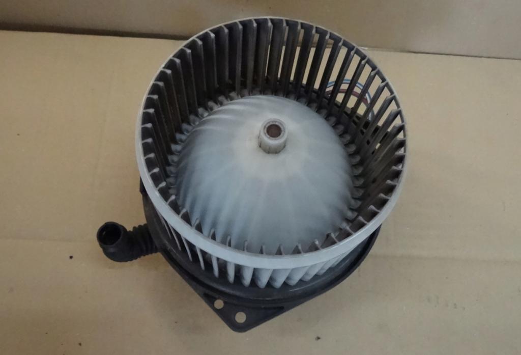 NISSAN TERRANO II (R20) TERENOWY 2005 92,00 2.7 TDi 4WD 125 - TD27TI 2664,00 Ventilátor vetráku 0130111153