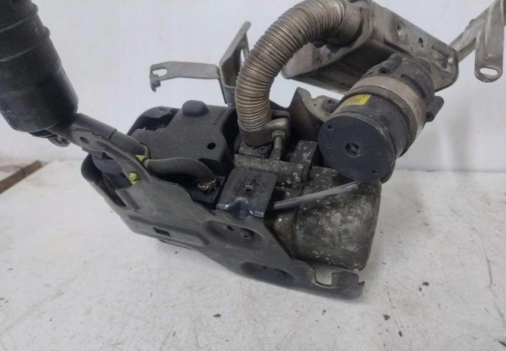 VW TOURAN (1T1, 1T2) 2003 - 2010    1.9 TDI 77 kW [105 KM] olej napędowy 2003 - 2010  Pumpa Webasto 1K0815065R