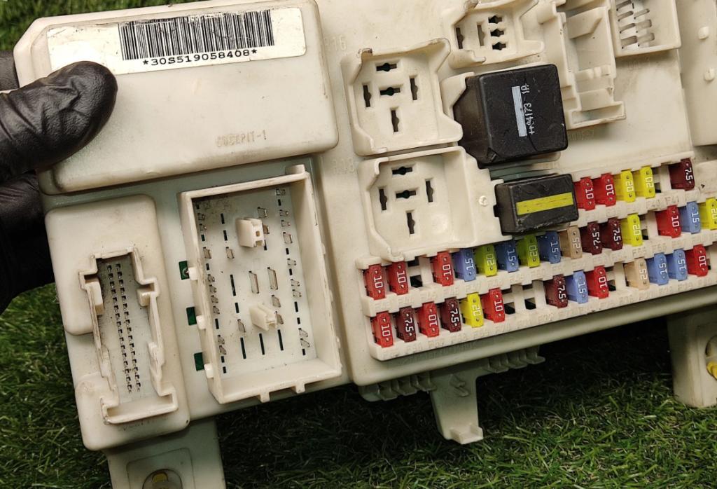 FORD FOCUS C-MAX (DM2) 2003 - 2007    2.0 TDCi 100 kW  Modul BSI 3M5T-14A073-BG (Poistkové skrinky)