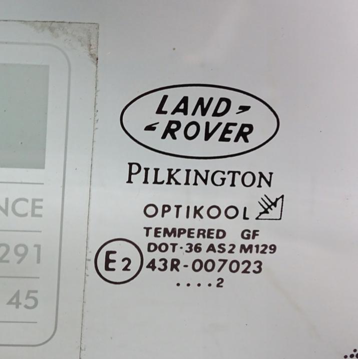 LAND ROVER FREELANDER  1998 88kW  Okno ľavá strana zad dverí