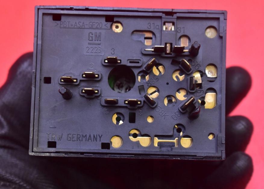OPEL ASTRA G liftback (T98) 1998 - 2009(F08, F48) 66 kW 2007 - 2009  Spínač svetiel 09180770