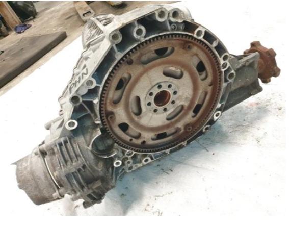 AUDI A4 B9 2016r  Kod Motora DEUA  prevodovka  PHN  - slaby unik oleja na olejovej vani